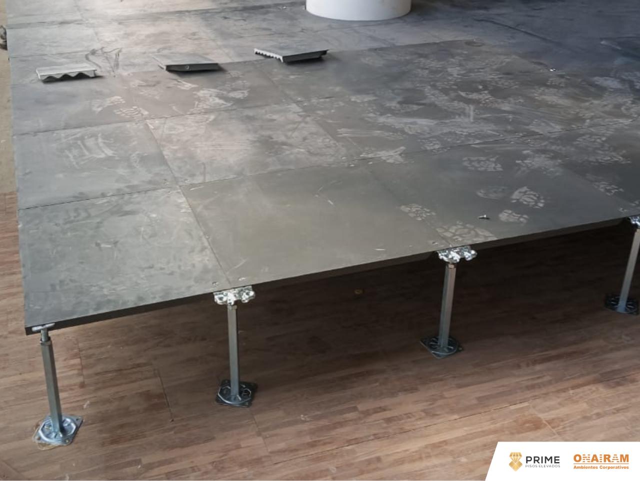 Piso Elevado para Ambientes Corporativos